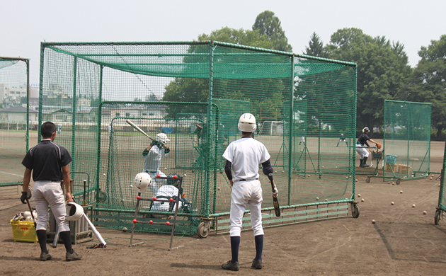 練習に取り組む宇都宮高校の野球部員たち